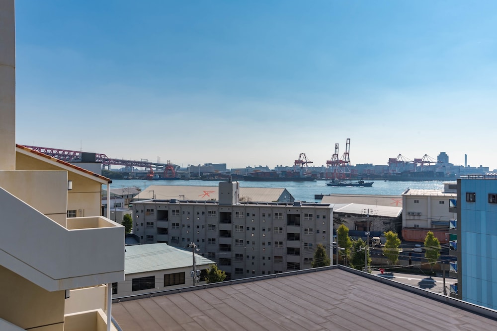 Universal Bay Condominium 3/60