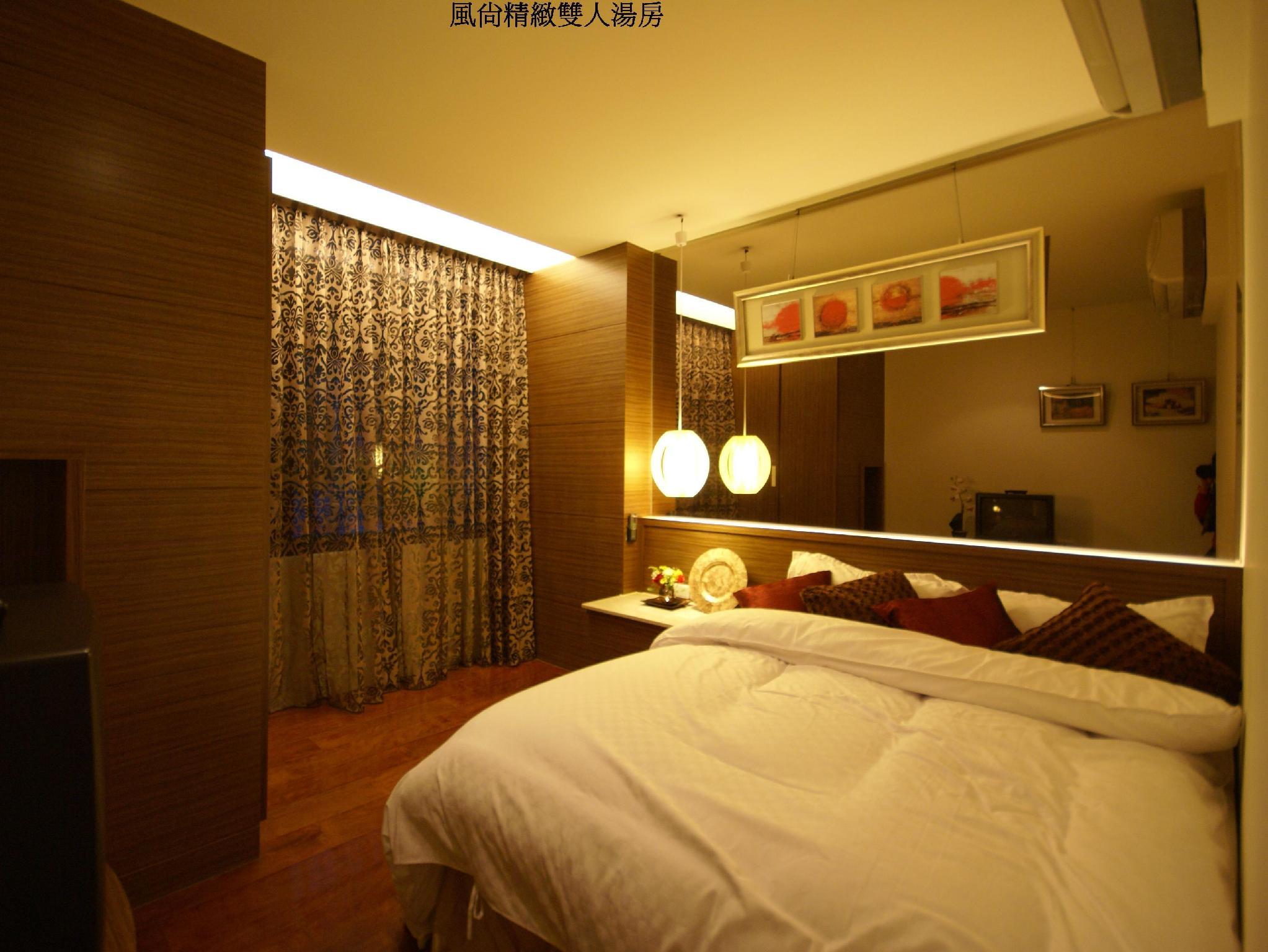 Superior, Queen Bed 2/2