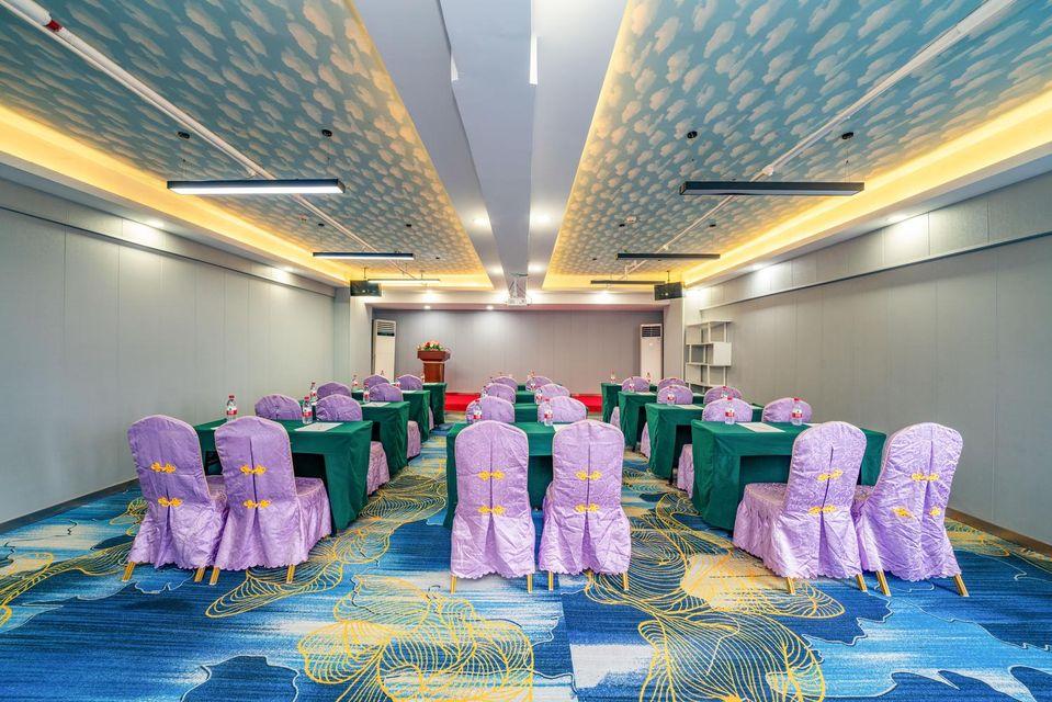 Vienna International Hotel (Shenzhen Bantian Huancheng South Road) 33/35