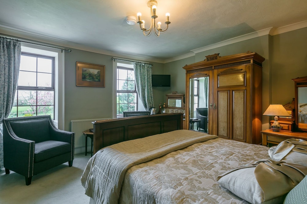 Standard, King Bed, Garden View