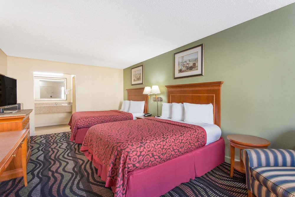 Days Inn by Wyndham Florence/I-95 North 20/42