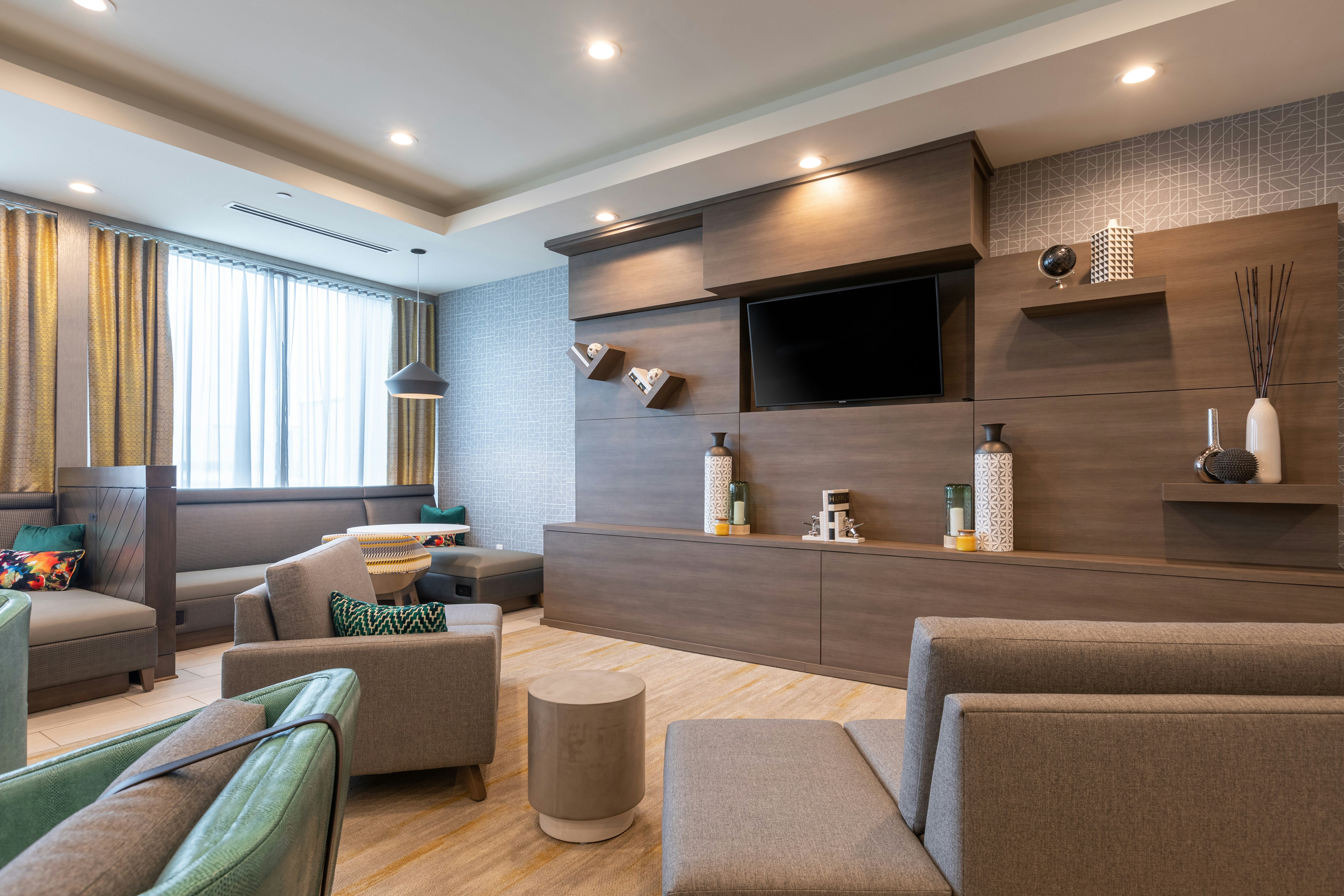 Holiday Inn Woodruff Road 33/53