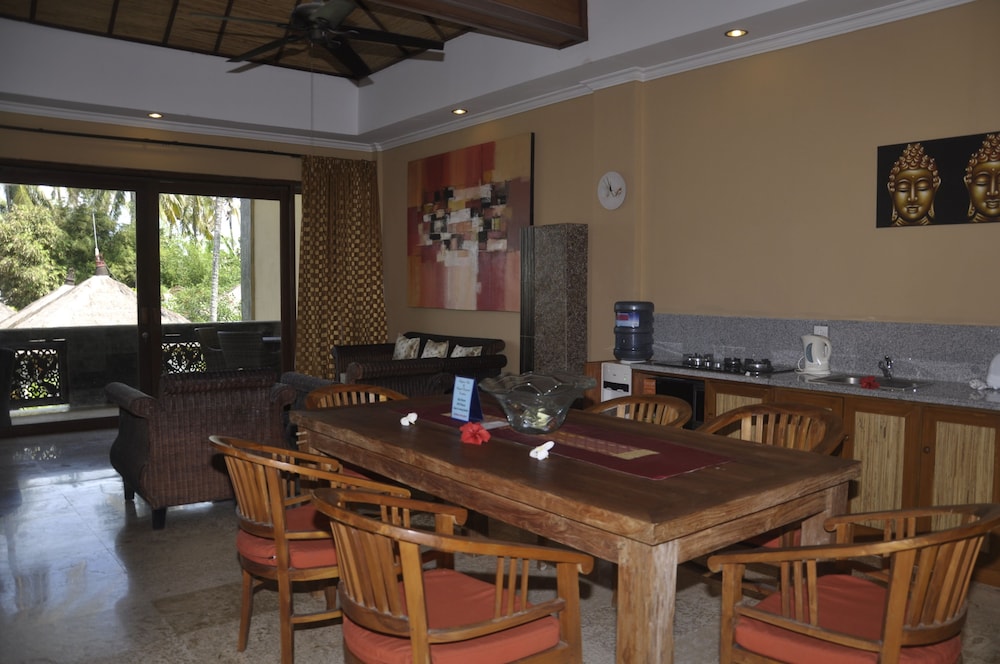 Bayshore Villas Candi Dasa 48/50