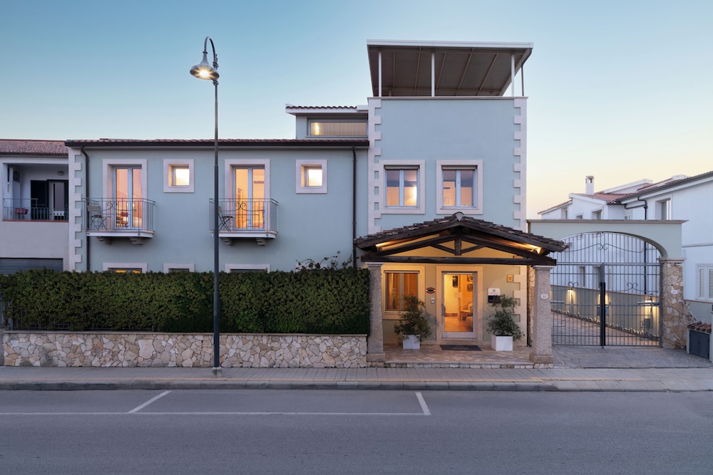 Marin Hotel 3/42