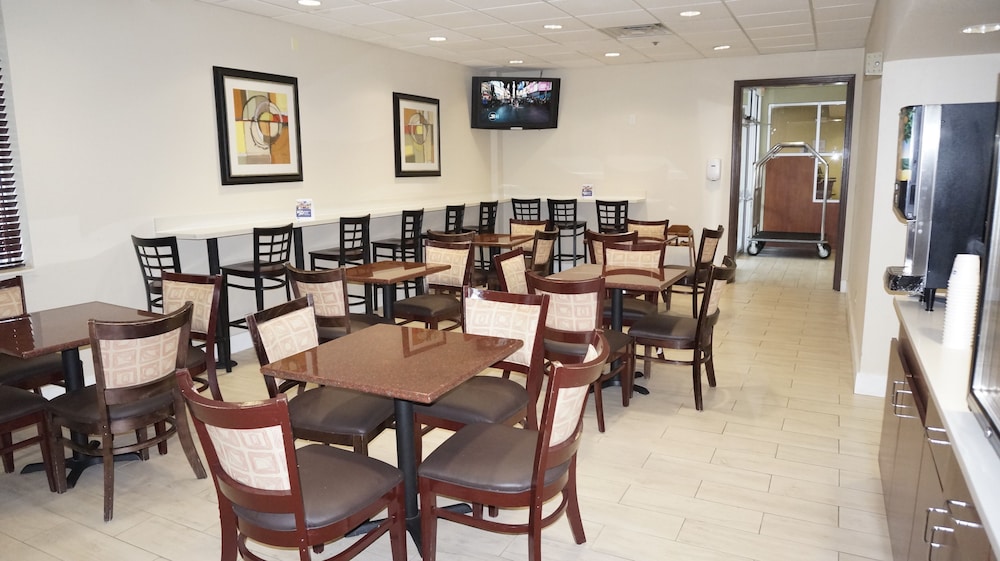 Best Western Airport Inn And Suites Cleveland 30/37