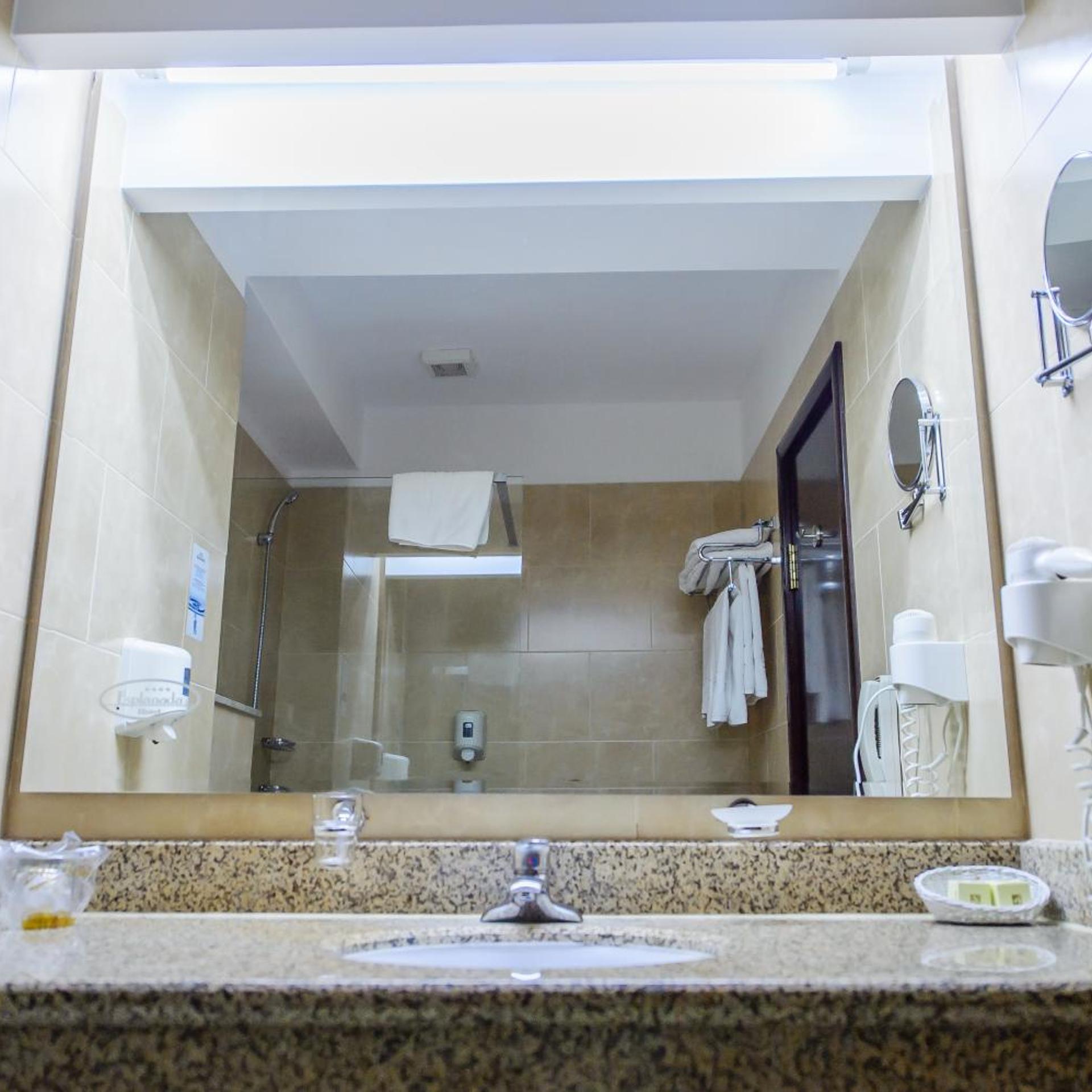 Esplanada Hotel 50/50