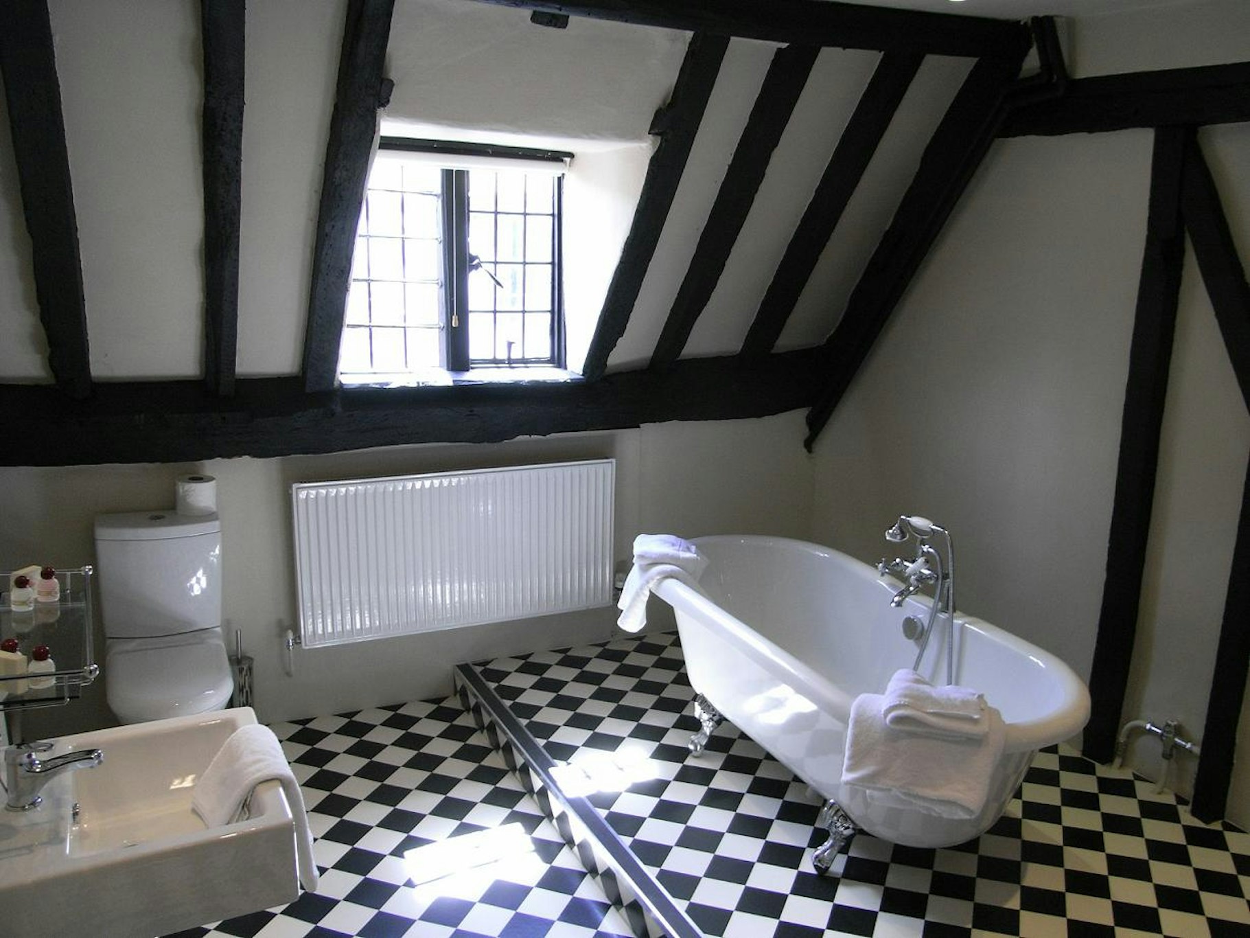 Marlborough Arms Hotel 36/41
