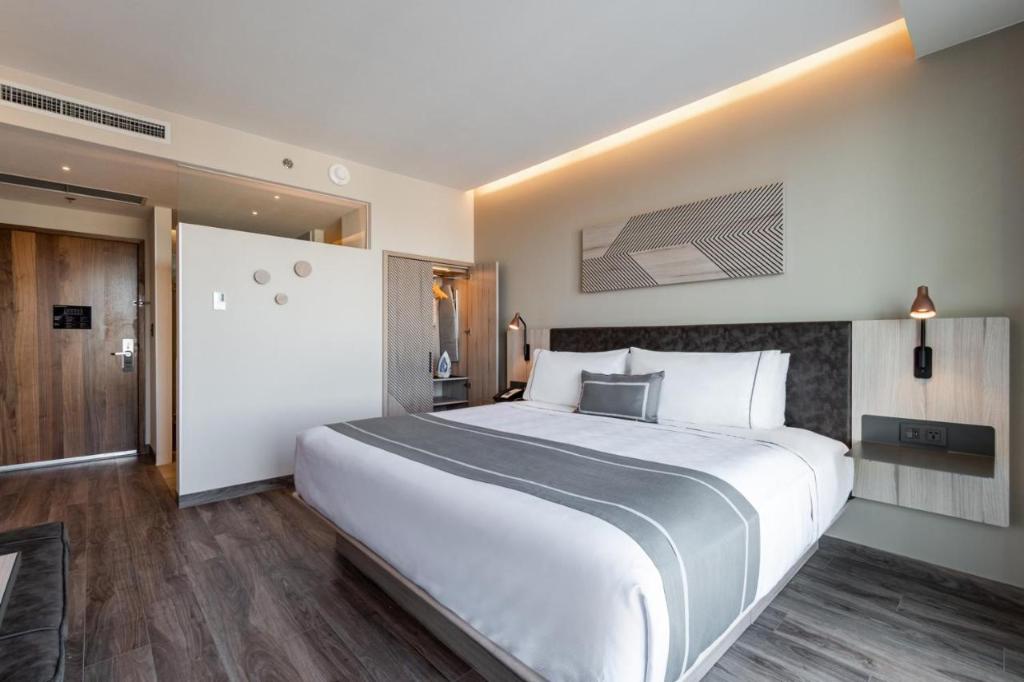 غرفة سوبيريور بسرير كينج مع أريكة، City Express Plus by Marriott Mexicali 2/8