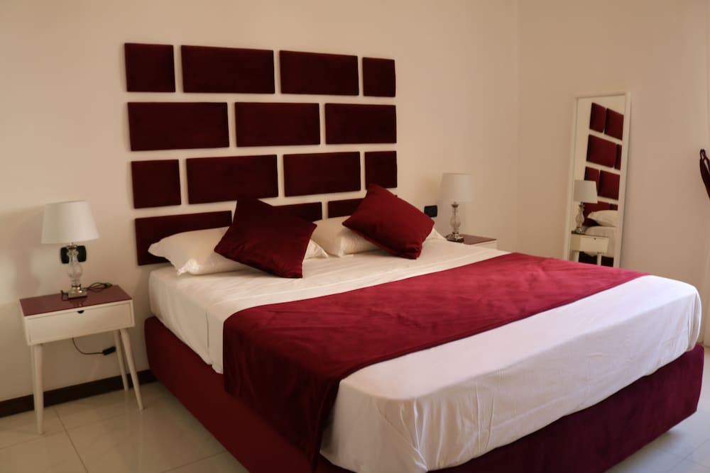 DELUXE, DOUBLE BED