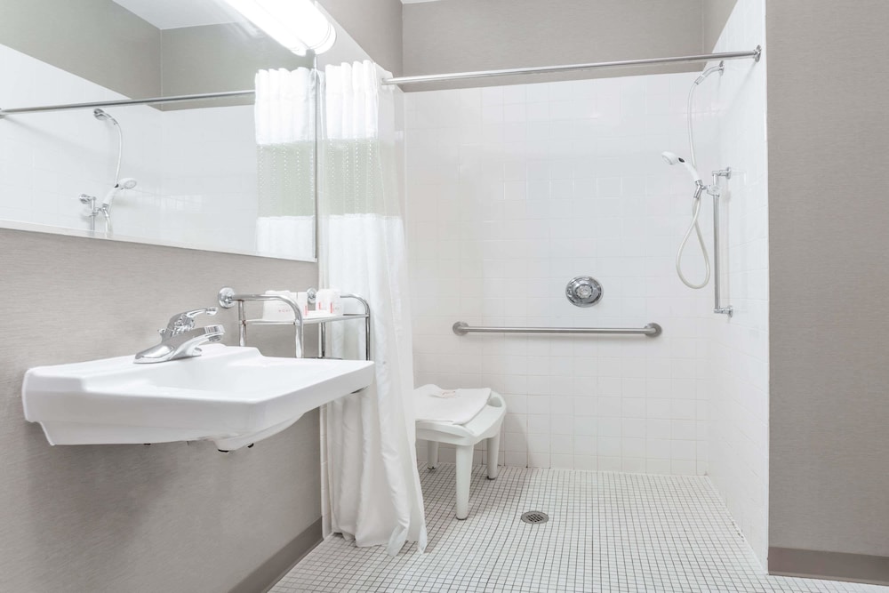 Comfort Inn Huntington Near University Area 12/48
