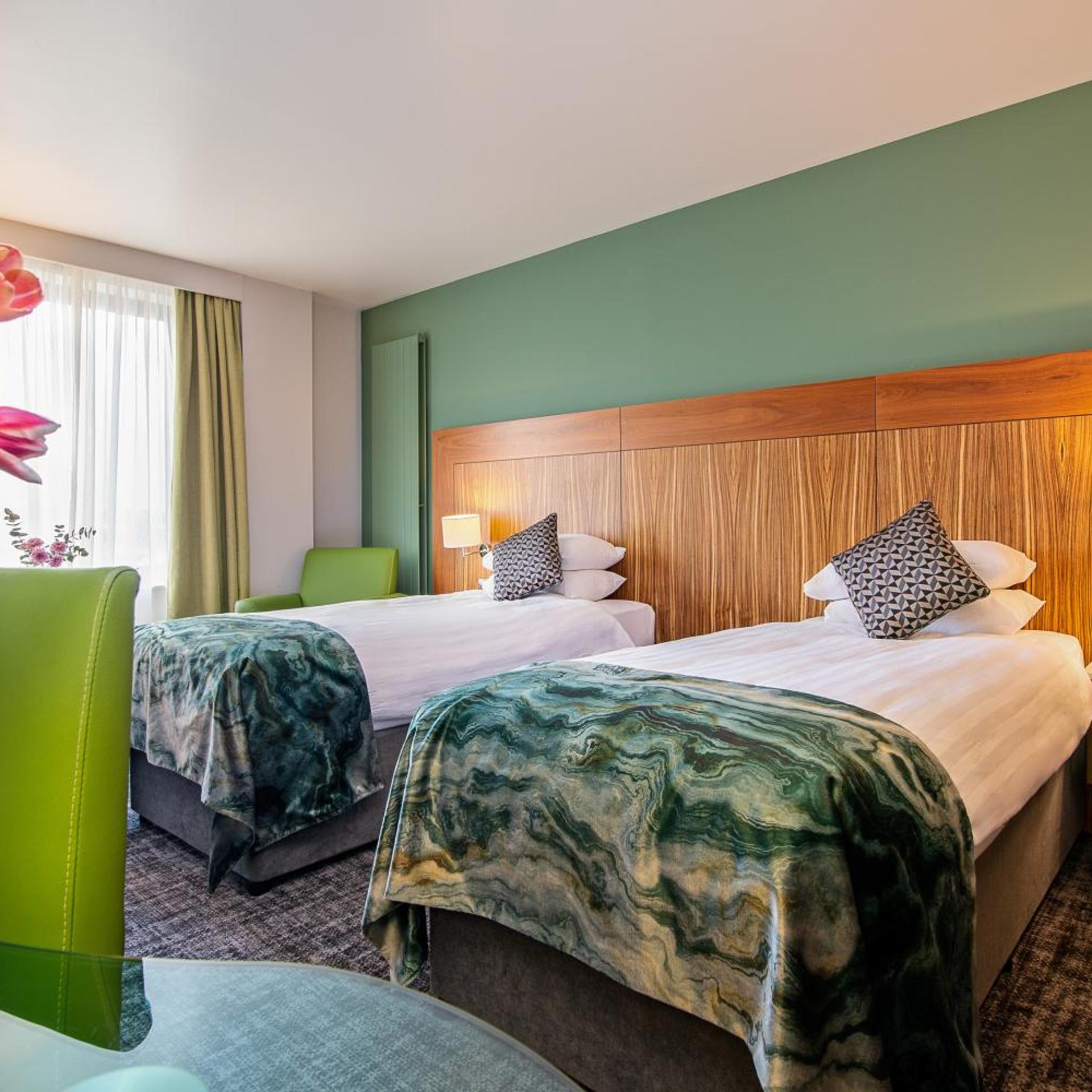 Deluxe, Twin Beds, Glasshouse Hotel 2/4