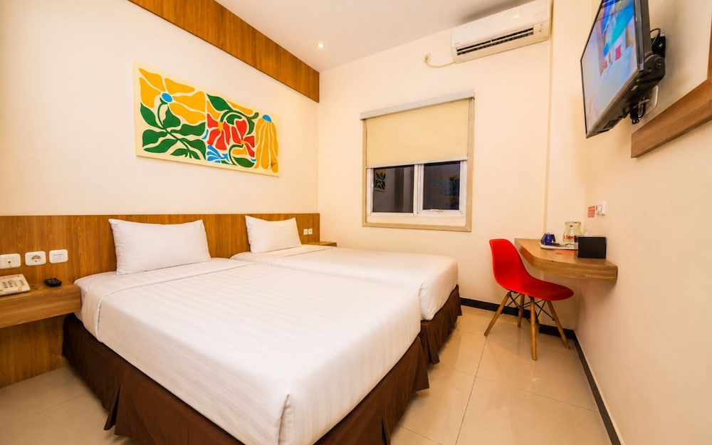 Front One Hotel Airport Solo 20/50