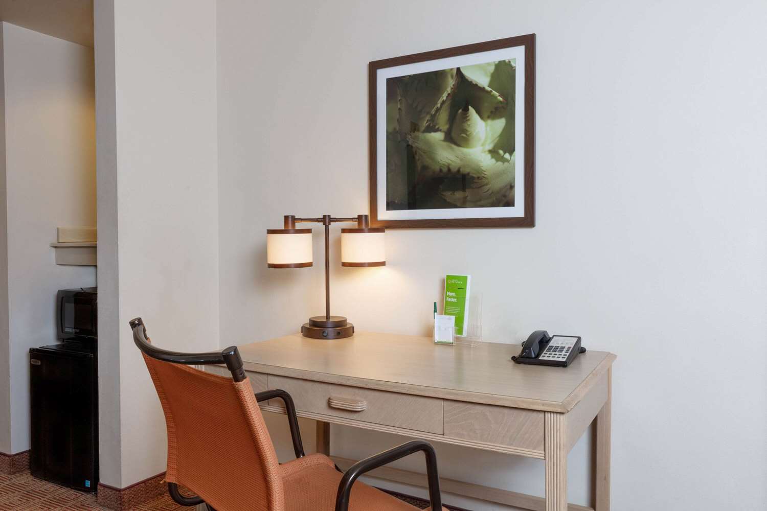 La Quinta Inn & Suites by Wyndham Garden City 32/42