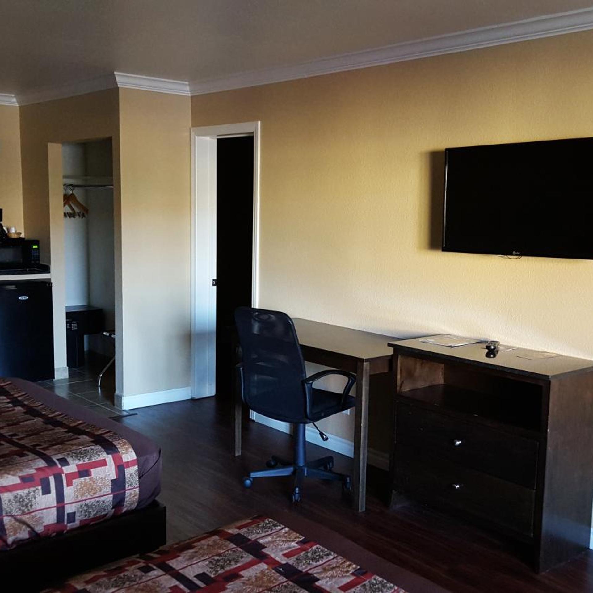 Anaheim Astoria Inn & Suites 14/22