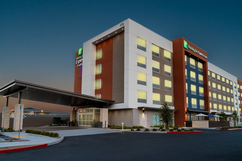 Holiday Inn Express And Suites Las Vegas E Tropicana 4/52