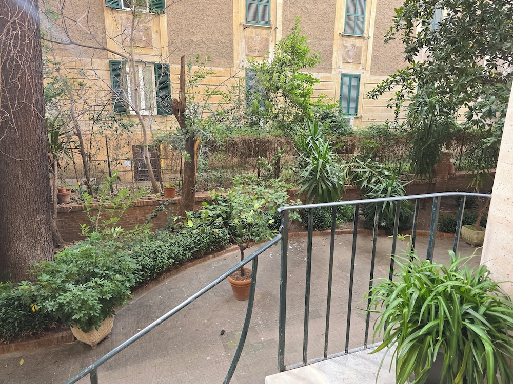 Gardenia Suite 21/25