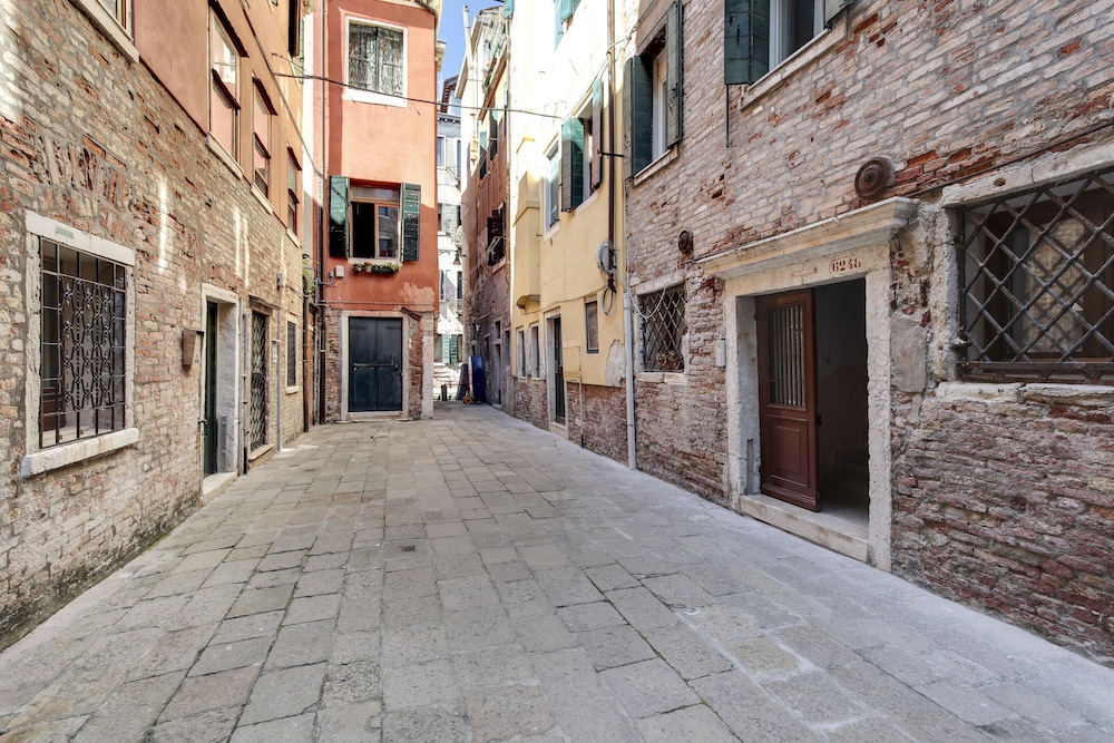 Ambra (CANNAREGIO (CORTE CORTESE) 24/34