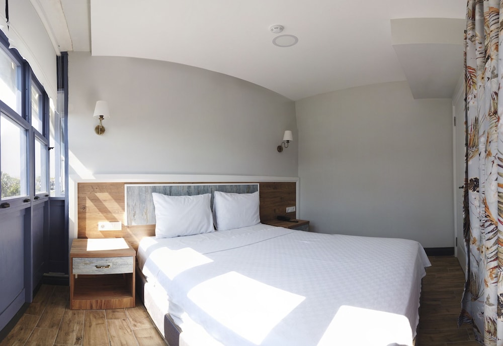 Houdini Hotel 4/39