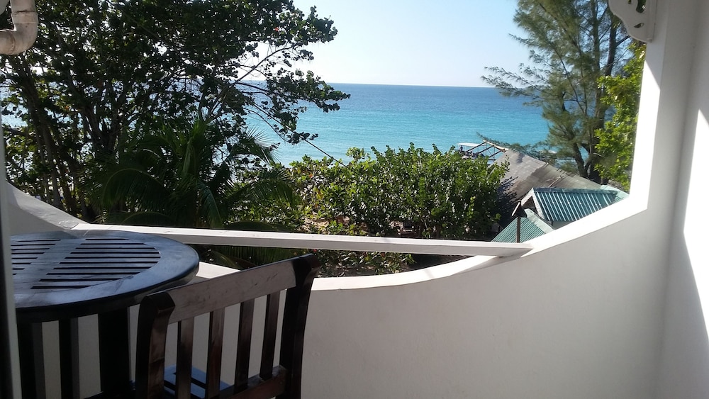 Firefly Beach Cottages and Suites 40/78