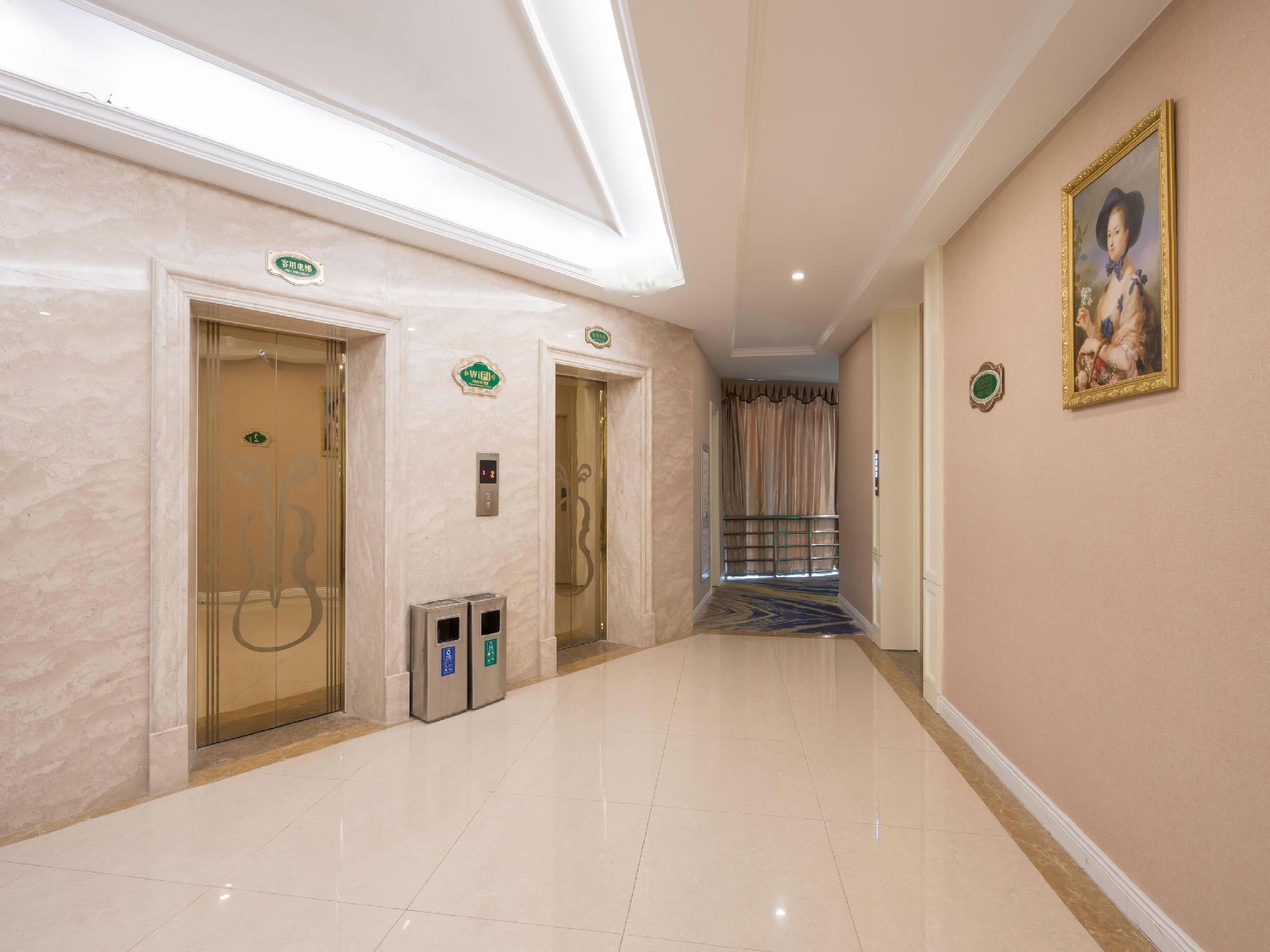 Vienna Hotel (Suzhou Jinji Lake) 13/50