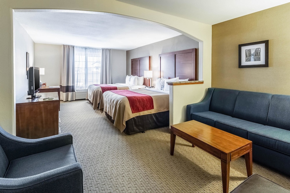 Comfort Inn & Suites Gillette near Campbell Medical Center 32/44