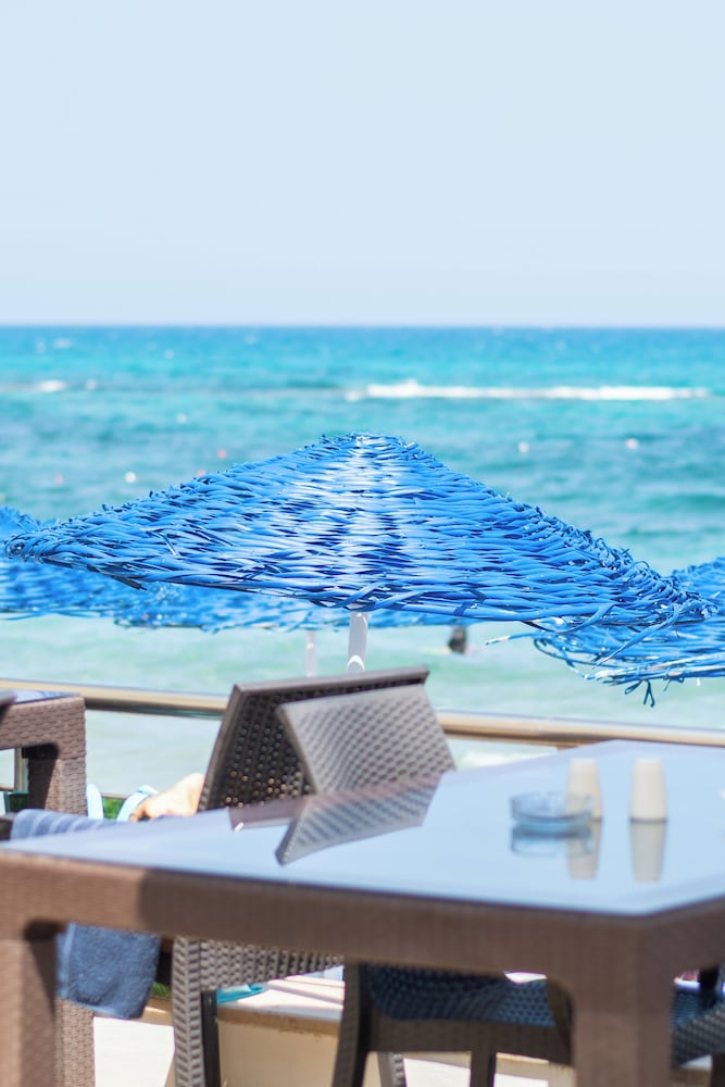 Mimoza Beach Hotel 41/45