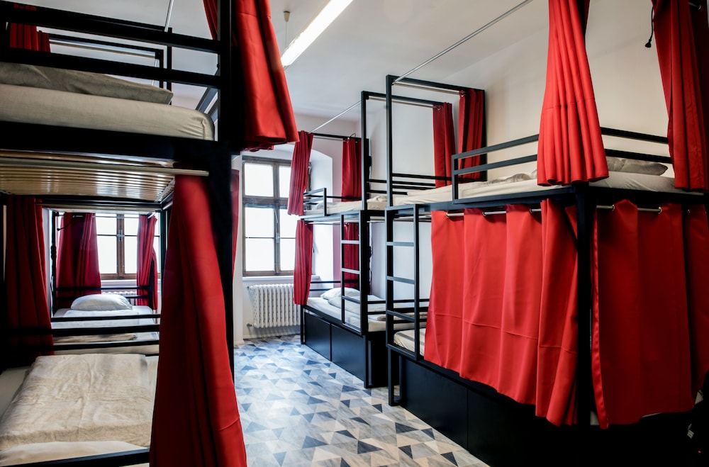 Hostel Eleven 20/48