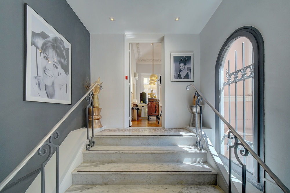 VILLA CLAUDIA(FORMERLY LE VENDOME - VILLA CLAUDIA) 37/77