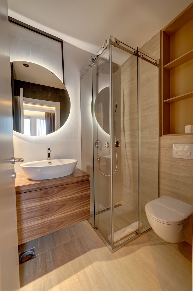 Black Pearl Luxury Suites 11/44