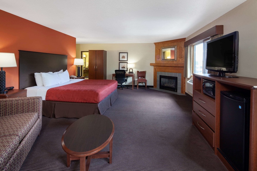 AmericInn by Wyndham Ashland 32/53