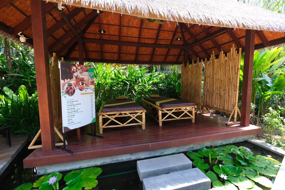 HULA HULA RESORT l truly tropical and fun wellness 19/90