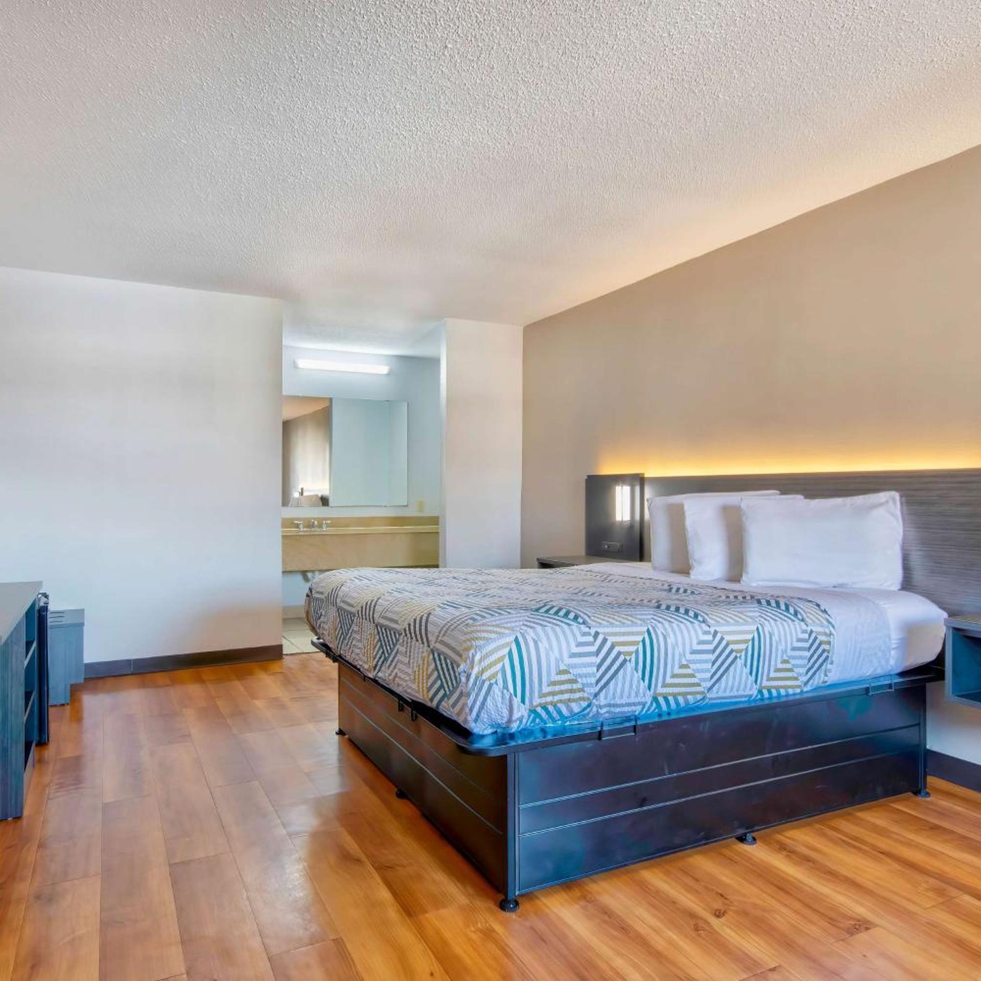 1 Full Bed - Smoking