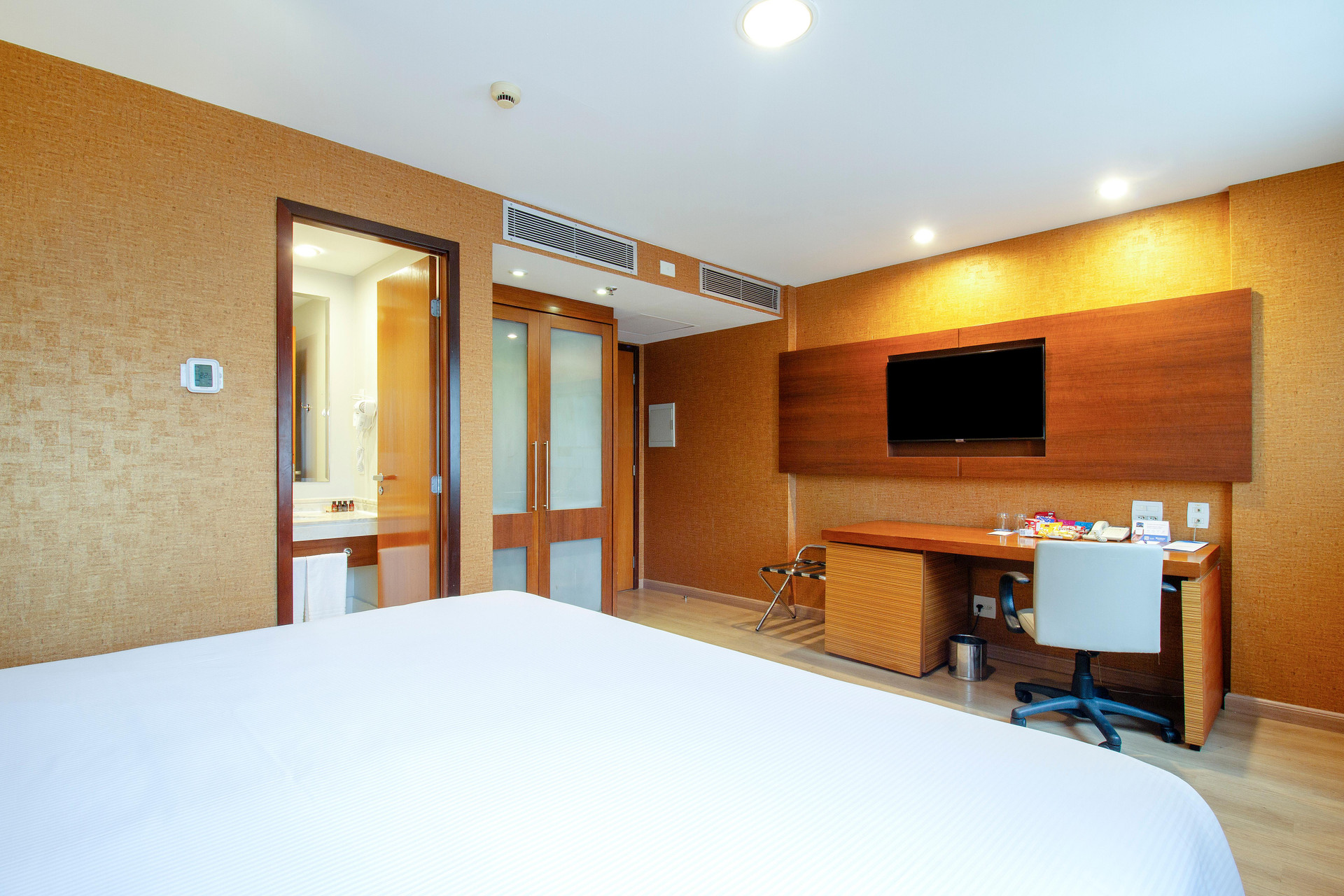 Superior, Double Bed, Street View