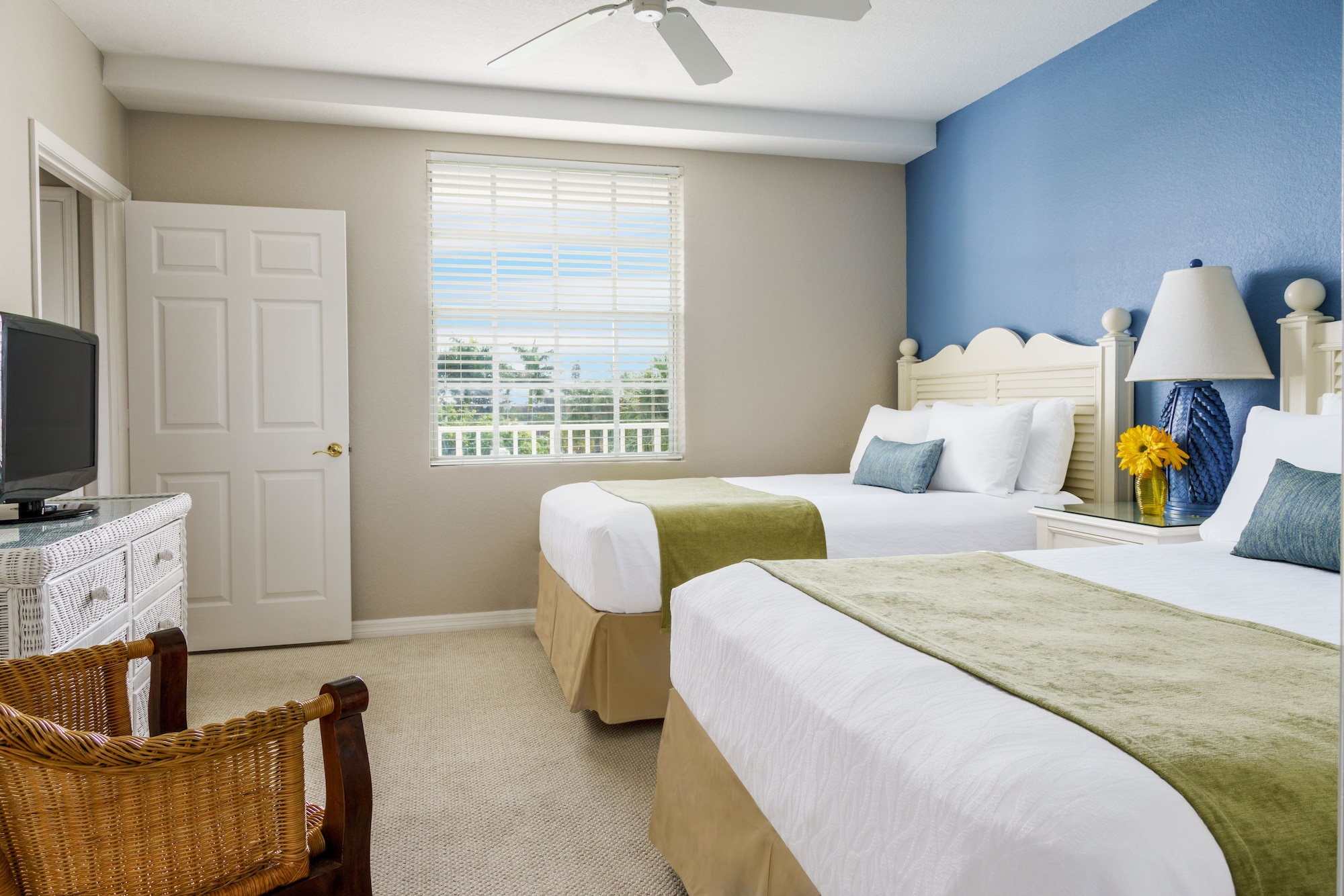 2 BEDROOMS, CLASSIC, SUITE, KITCHEN