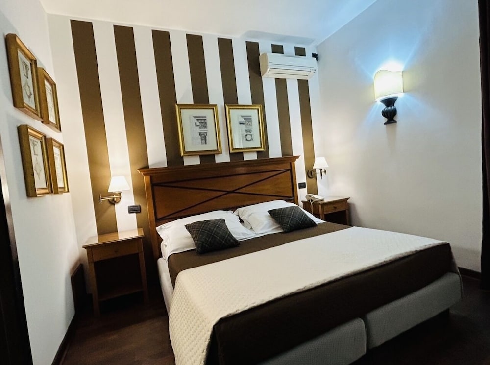 Florio Opera Hotel 21/65