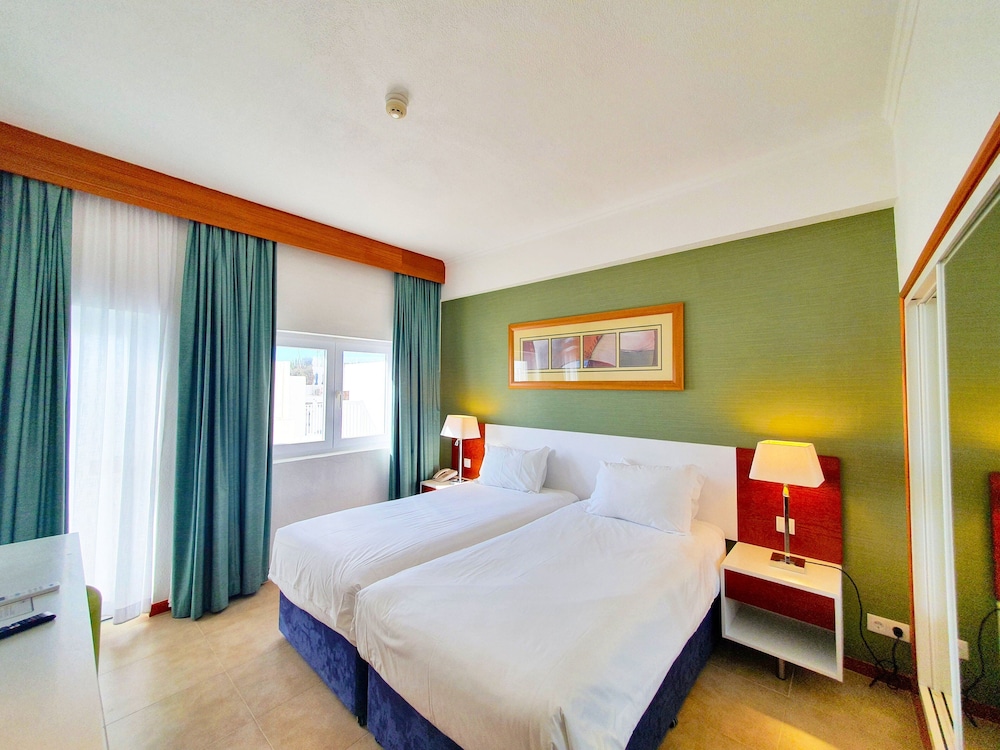 Casa de Sada Algarve Beach Resort, Curio Collection by Hilton 1/27