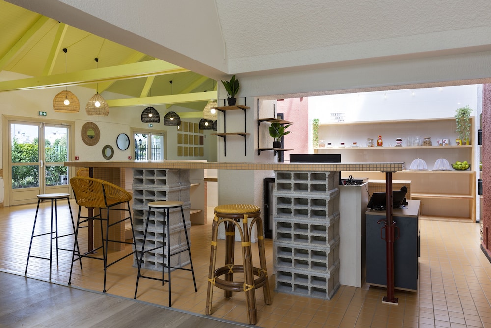 restaurant cafeteria