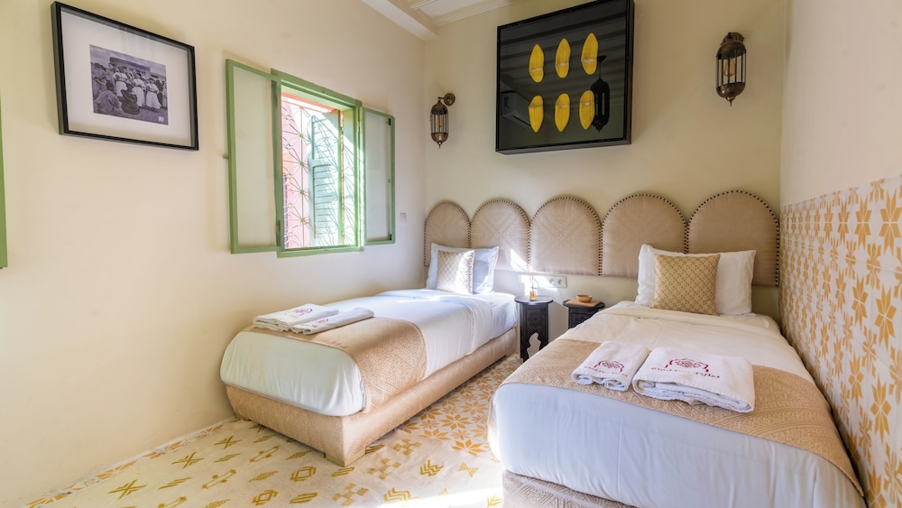 JAUNE, SUPERIOR, TWIN BEDS