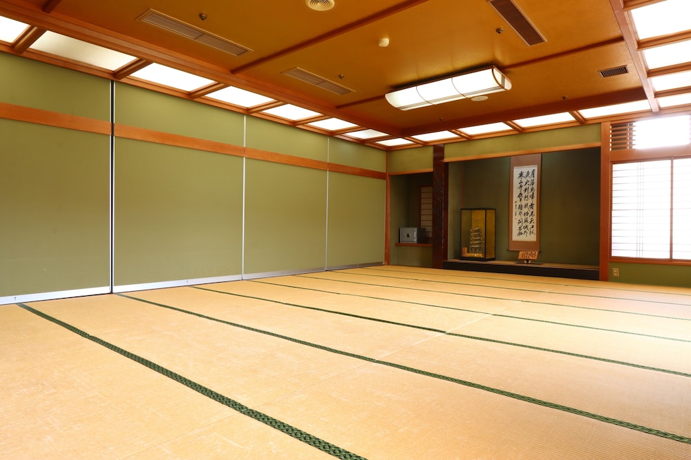 Karasawa Inn 53/63