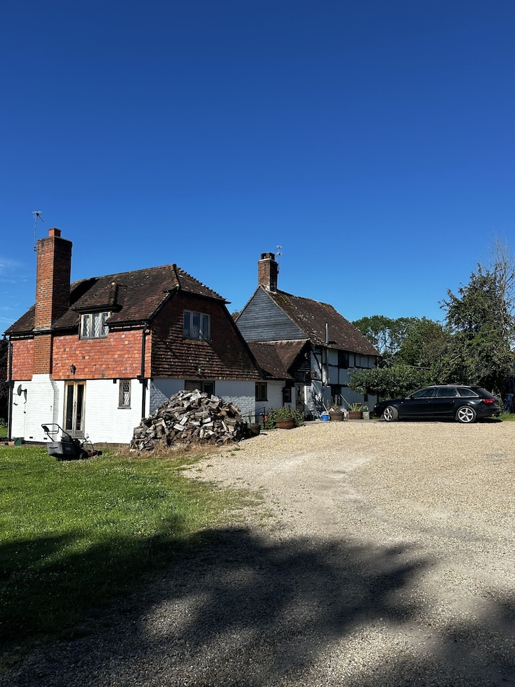 Dunsfold B&amp;B 2/44