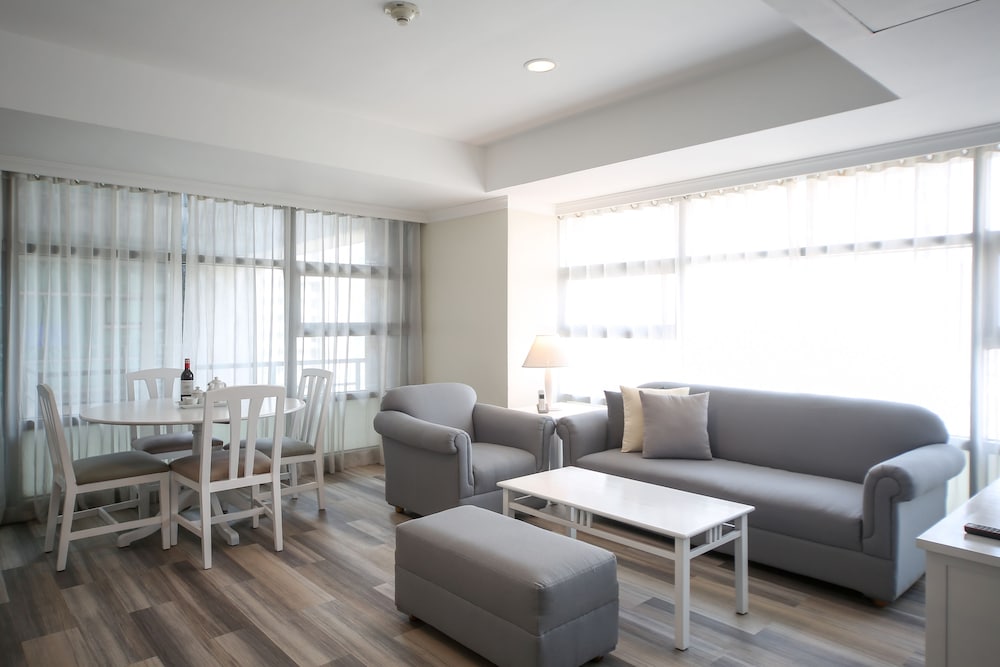 Infinity Towers Suites 32/50
