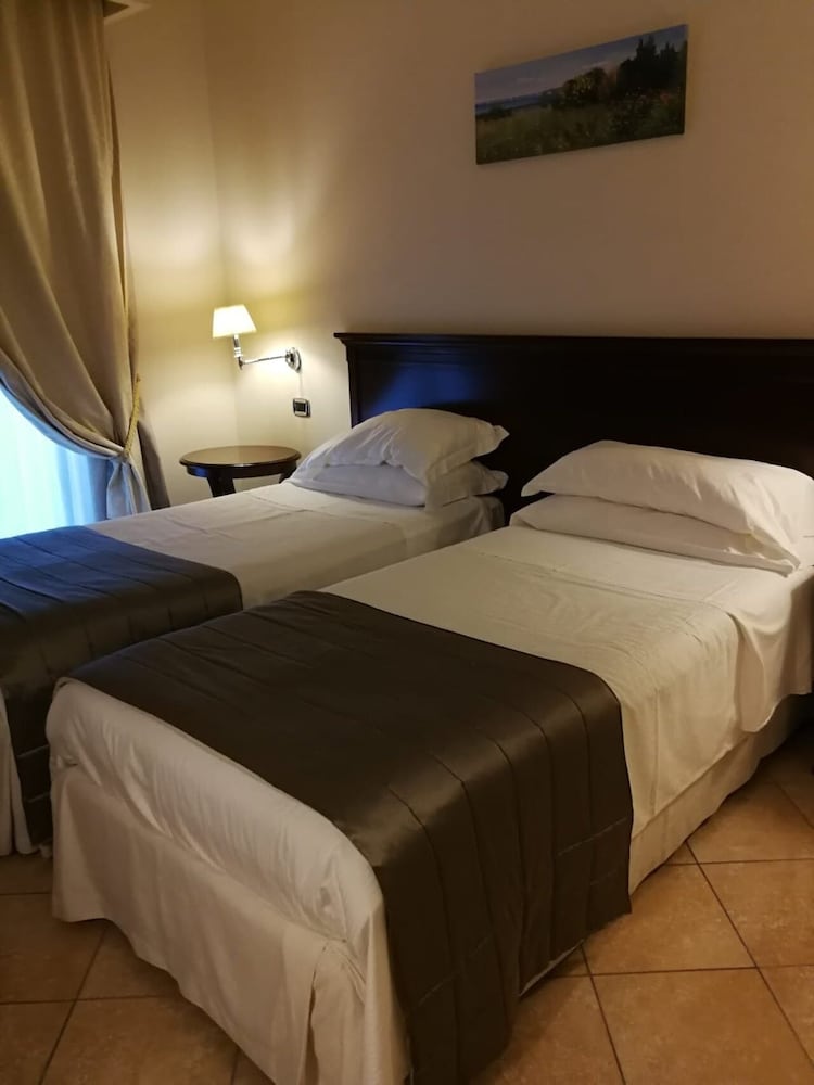 Classic, Twin Beds