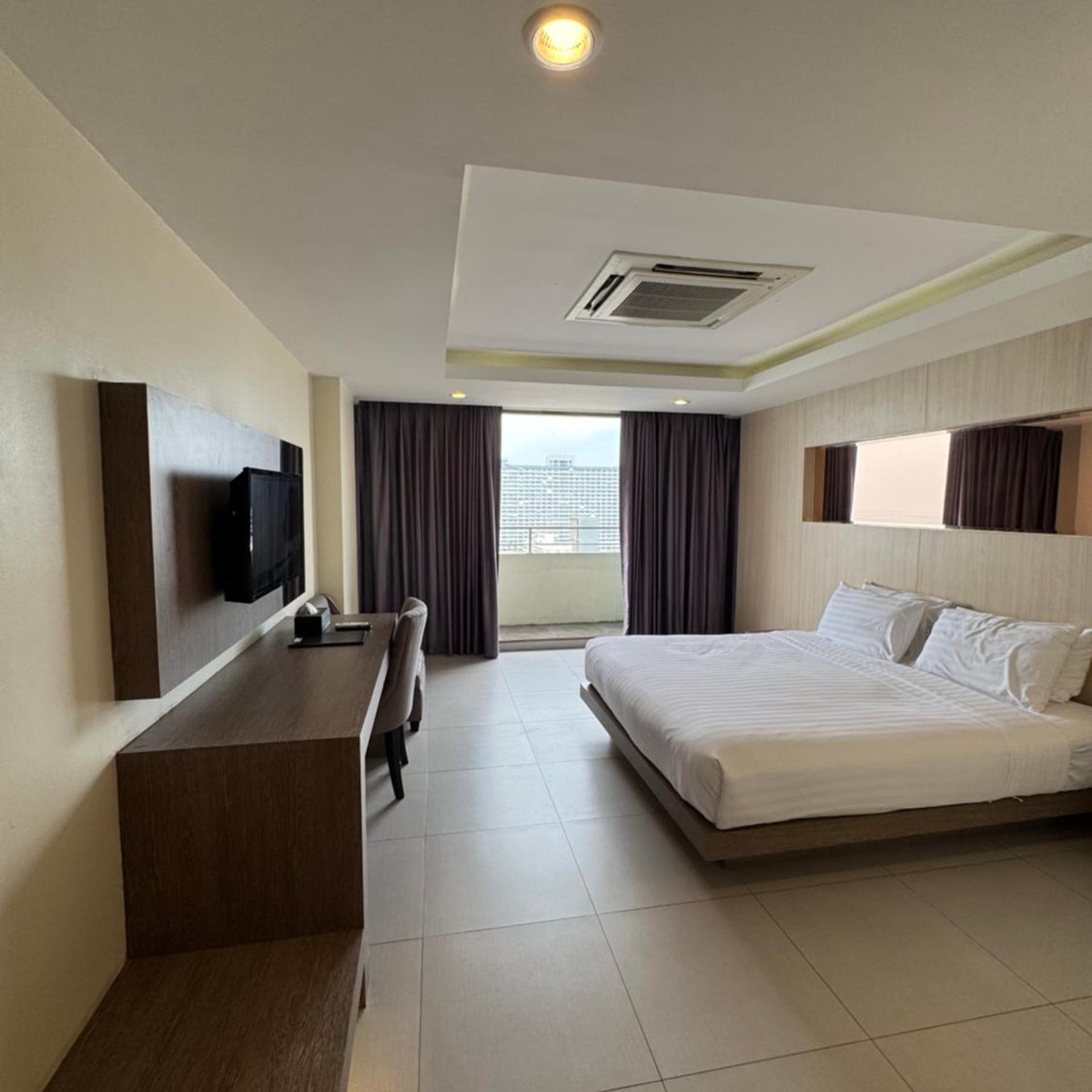 Deluxe, King Bed