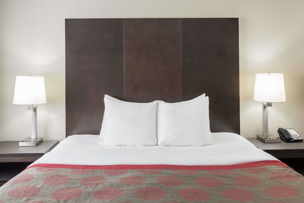 Ramada By Wyndham Monterey 9/26