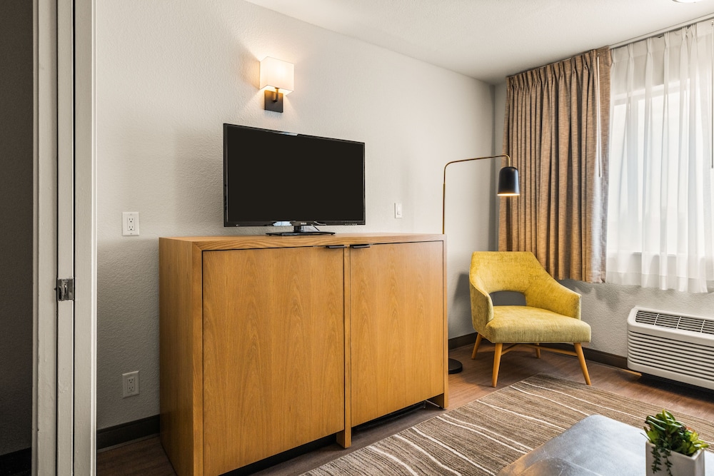 Oxford Suites Redding 14/64