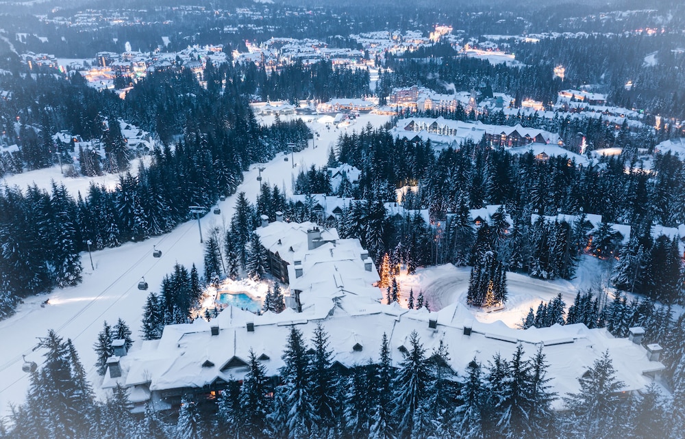 Blackcomb Springs Suites by CLIQUE 57/70