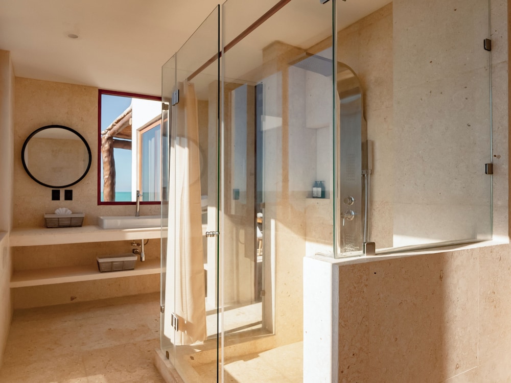 Beachfront Hotel Boutique DK 47/50