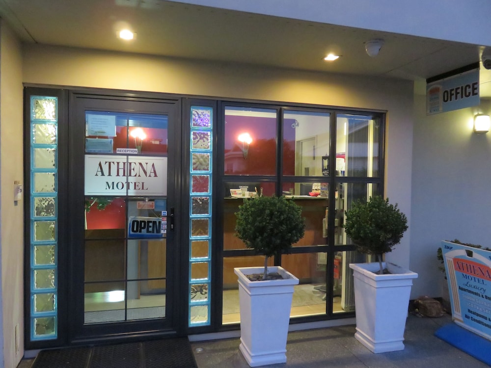 Athena Motel & Apartments 2/48