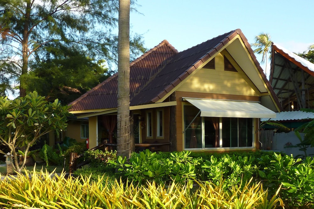 Lanta Castaway Beach Resort in KOH LANTA