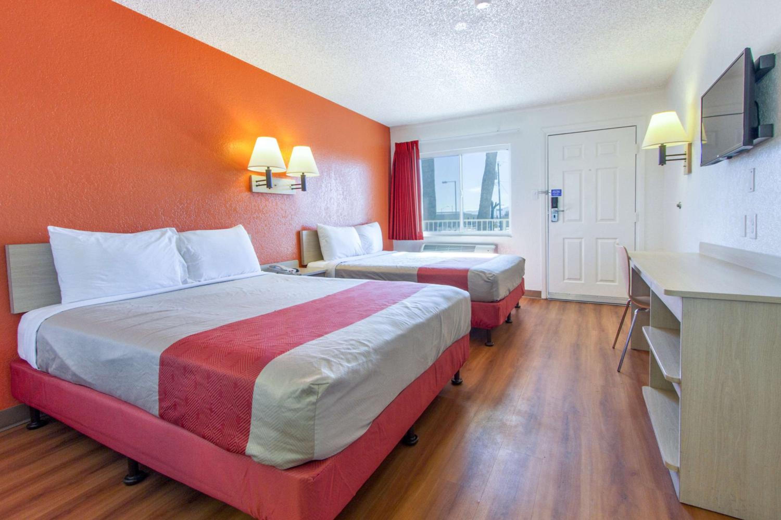 ROOM, QUADRUPLE